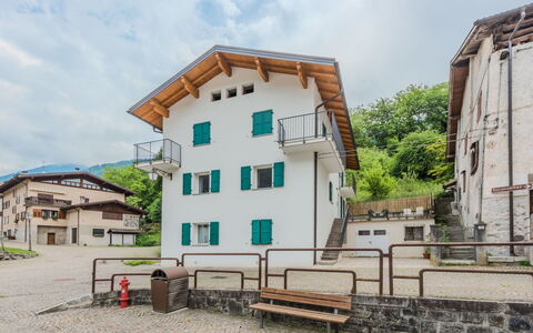 La Casa di Bruna: Fenster, Haus, Wohngebiet, Zuhause, Menschliche Siedlung, Steigung, Balkon, Dorf, Bergdorf