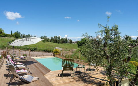 Dimora Fiorita: Schwimmbad, Gartenmöbel, Möbel, Regenschirm, Sonnenliege, Garten, Resort, Stuhl, Deck, Schatten