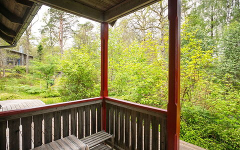 Lövekulle: Holz, Veranda, Hartholz, Holzbeize, Deck, Planke, Holzboden, Hütte, Schatten, Geländer