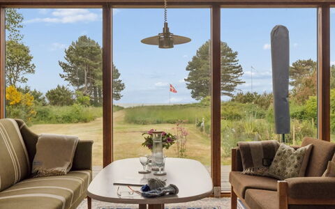 Stasia - 50M from the Sea: Möbel, Interior Design, Stuhl, Fussboden, Flooring, Decke, Holzbeize, Wohnzimmer, Kaffetisch, Hartholz