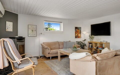 Gorica - 200M to the Fjord: Interior Design, Möbel, Wand, Flooring, Decke, Holz, Fussboden, Couch, Wohnzimmer, Zimmer