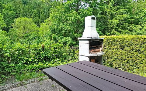 Jizera Cottage: Möbel, Gartenmöbel, Garten, Tisch Im Freien, Außenbank, Hinterhof, Rasen, Landscaping, Park, Garten