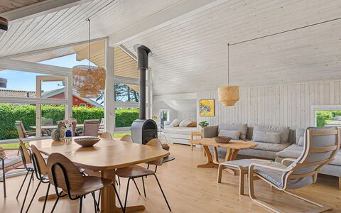 Ronna - 160M from the Sea: Flooring, Holz, Interior Design, Möbel, Decke, Fussboden, Holzboden, Stuhl, Wohnzimmer, Couch