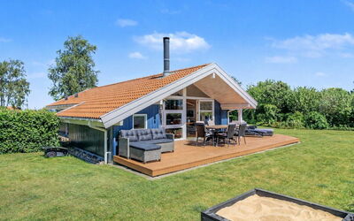 Ronna - 160M from the Sea