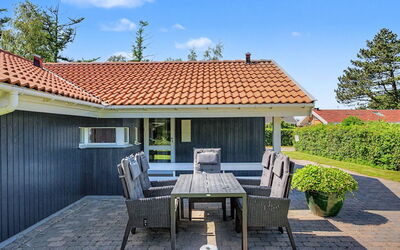 Ronna - 160M from the Sea