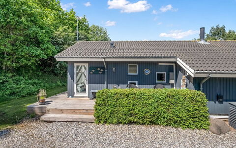 Rise - 600M from the Sea: Haus, Zuhause, Dach, Hütte, Abstellgleis, Tür, Estate, Gartenbauten, Garten, Garten
