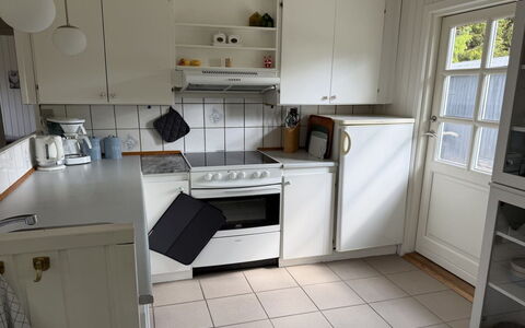 Arisa - from the Sea: Küchengerät, Küche, Major Appliance, Flooring, Countertop, Cabinetry, Herd, Fussboden, Haushaltsgerät, Interior Design