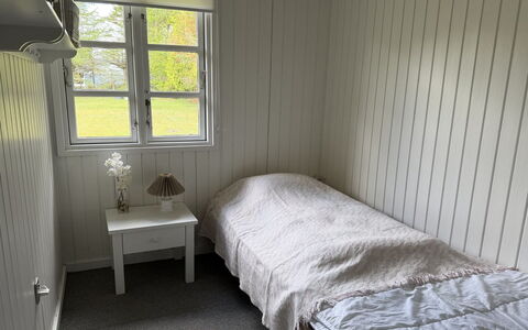 Arisa - from the Sea: Holz, Fussboden, Flooring, Schlafzimmer, Bettdecke, Bett, Bedding, Zimmer, Bettrahmen, Linens
