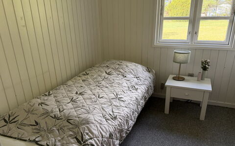 Arisa - from the Sea: Holz, Fussboden, Flooring, Schlafzimmer, Bettdecke, Bett, Bedding, Linens, Bettrahmen, Zimmer