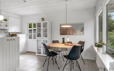 Arisa - from the Sea: Möbel, Interior Design, Flooring, Holz, Fussboden, Decke, Light Fixture, Küche & Esszimmer Tisch, Stuhl, Esszimmer