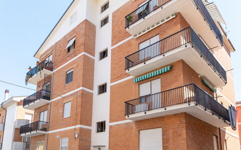 Casa Acquamarina: Gebäude, Fenster, Fassade, Wohnung, Nachbarschaft, Wohngebiet, Urban Design, Verbundwerkstoff, Balkon, Eigentumswohnung