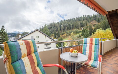 Val Signina 1-13A: Fenster, Die Architektur, Wohngebiet, Haus, Zuhause, Dach, Hütte, Auffahrt, Vorort, Mittelklasse-Pkw