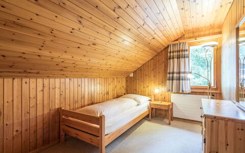 Val Signina 1-13A: Fenster, Die Architektur, Wohngebiet, Haus, Zuhause, Dach, Hütte, Auffahrt, Vorort, Mittelklasse-Pkw