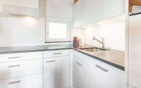 Darschalè 11: Küche, Countertop, Interior Design, Flooring, Holz, Cabinetry, Decke, Fussboden, Zuhause, Spüle