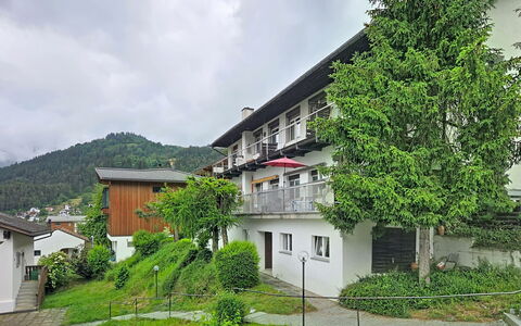 Casa Val Casti: Fenster, Die Architektur, Wohngebiet, Haus, Zuhause, Dach, Hütte, Auffahrt, Vorort, Mittelklasse-Pkw