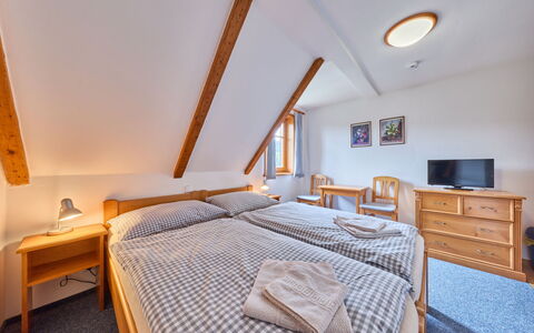 Penzion Exnar: Haus, Zuhause, Schlafzimmer, Bettrahmen, Hütte, Bett, Bettdecke, Bedding, Hotel, Hartholz