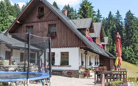 Penzion Exnar: Fenster, Die Architektur, Wohngebiet, Haus, Zuhause, Dach, Hütte, Auffahrt, Vorort, Mittelklasse-Pkw