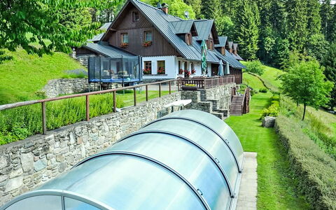 Penzion Exnar: Fenster, Die Architektur, Wohngebiet, Haus, Zuhause, Dach, Hütte, Auffahrt, Vorort, Mittelklasse-Pkw
