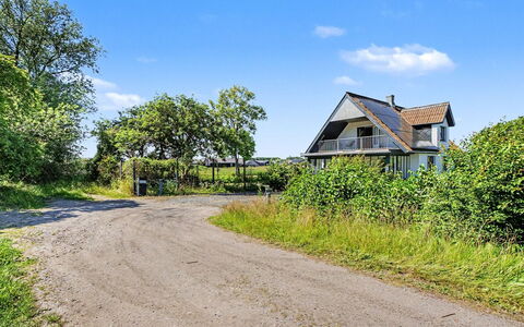 Aaro - 275M from the Sea: Himmel, Grün, Zuhause, Haus, Hütte, Dach, Ländliches Gebiet, Grundstueck, Menschliche Siedlung