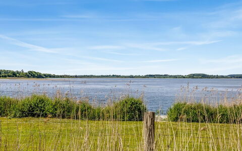 Maris - 280M from the Sea: Möbel, Interior Design, Wand, Flooring, Holz, Fussboden, Zimmer, Decke, Beleuchtung, Zuhause