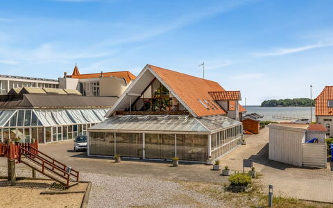 Maris - 280M from the Sea: Möbel, Interior Design, Wand, Flooring, Holz, Fussboden, Zimmer, Decke, Beleuchtung, Zuhause