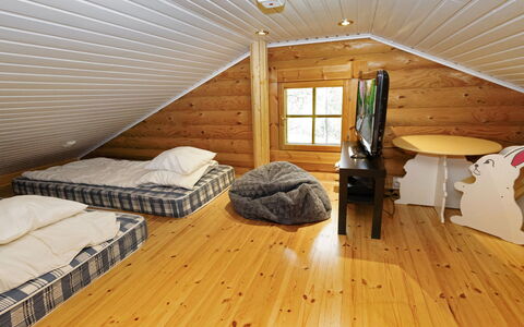 Kariniemi: Holz, Flooring, Fussboden, Interior Design, Decke, Holzboden, Möbel, Zimmer, Holzbeize, Hartholz