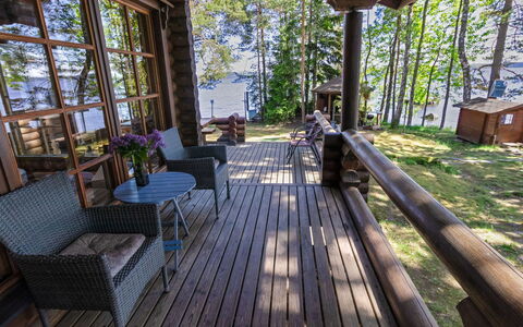 Kariniemi: Möbel, Interior Design, Wand, Flooring, Holz, Fussboden, Zimmer, Decke, Beleuchtung, Zuhause