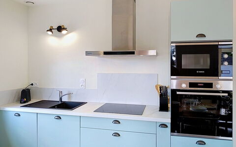 Dolce Vita: Küche, Küchengerät, Countertop, Cabinetry, Major Appliance, Herd, Herd, Gasherd, Interior Design, Haushaltsgerät