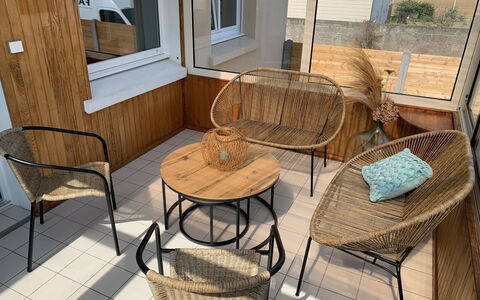 Dolce Vita: Möbel, Interior Design, Wand, Flooring, Holz, Fussboden, Zimmer, Decke, Beleuchtung, Zuhause