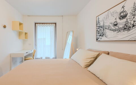 Sun: Interior Design, Möbel, Wand, Fussboden, Flooring, Holz, Zimmer, Decke, Bett, Schlafzimmer