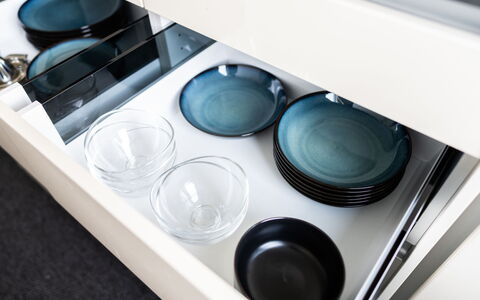 Family Nest Goldeck & See: Geschirr, Servierware, Dishware, Natürliches Material, Cabinetry, Küche, Teller