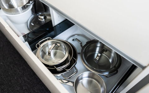 Family Nest Goldeck & See: Küche, Küchengerät, Haushaltsgerät, Stahl, Cabinetry, Aluminium, Major Appliance