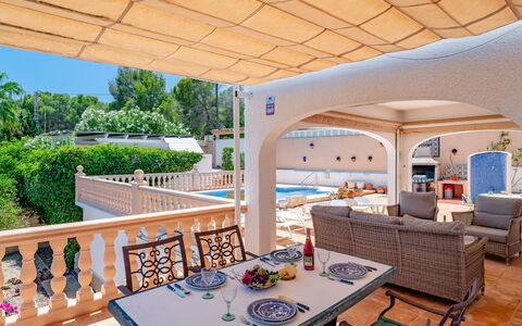 Honor: Möbel, Schwimmbad, Resort, Schatten, Estate, Hazienda, Stuhl, Gartenmöbel, Hof, Terrasse