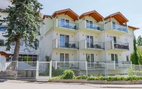 Holiday Club 3: Wohngebiet, Nachbarschaft, \Stadt, Wohnung, Zuhause, Eigentumswohnung, Balkon, Estate, Hotel, Veranda
