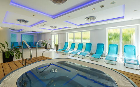 Holiday Club 3: Schwimmbad, Resort, Hotel