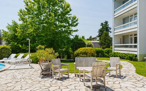 Holiday Club 3: Garten, Schatten, Garten, Gartenmöbel, Landscaping, Rasen, Resort, Villa, Hinterhof