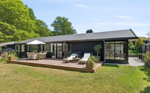 Daren - 235M from the Sea: Zuhause, Dach, Haus, Strauch, Hütte, Tür, Ground, Garten, Estate