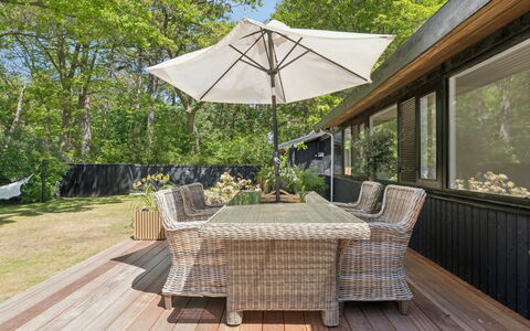 Daren - 235M from the Sea: Möbel, Holzboden, Holz, Flooring, Tabelle, Gartenmöbel, Küche & Esszimmer Tisch, Stuhl, Hartholz, Veranda