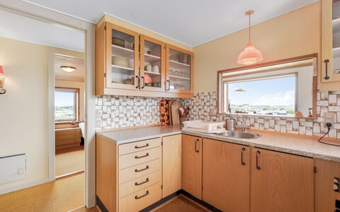 Nyyrikki - 350M from the Sea: Interior Design, Holz, Cabinetry, Flooring, Countertop, Fussboden, Decke, Möbel, Küche, Schublade