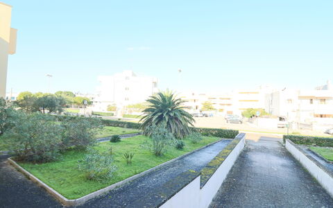 Casa Aurora a Otranto: Wohngebiet, Wohnung, Eigentumswohnung, Schatten, Landscaping, Walkway, Auffahrt, Balkon