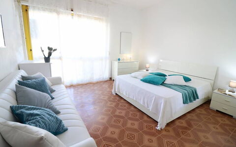 Casa Aurora a Otranto: Möbel, Interior Design, Flooring, Fussboden, Holz, Bett, Zimmer, Schlafzimmer, Textil, Decke