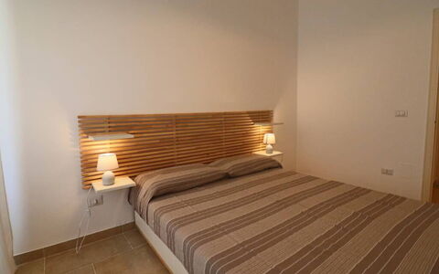 Nausica: Bett, Möbel, Schlafzimmer, Interior Design, Holz, Bedding, Bettdecke, Fussboden, Flooring, Linens