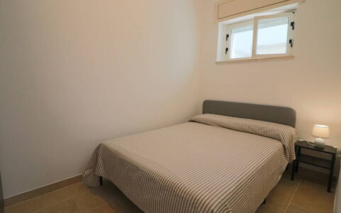 Nausica: Schlafzimmer, Bett, Interior Design, Fussboden, Holz, Möbel, Bettdecke, Bedding, Flooring, Zimmer