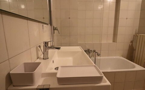 Nausica: Armatur, Bad Sink, Sinken, Badezimmer, Zapfhahn, Flooring, Interior Design, Fussboden, Installation, Zimmer