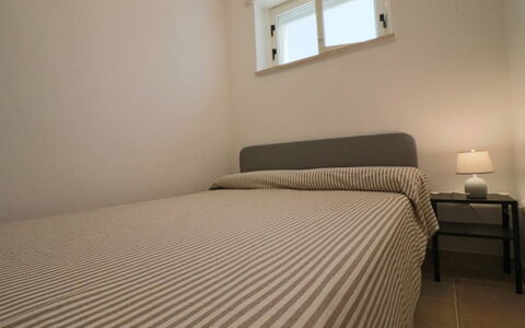 Nausica: Schlafzimmer, Bett, Interior Design, Fussboden, Bettdecke, Möbel, Bedding, Flooring, Zimmer, Decke