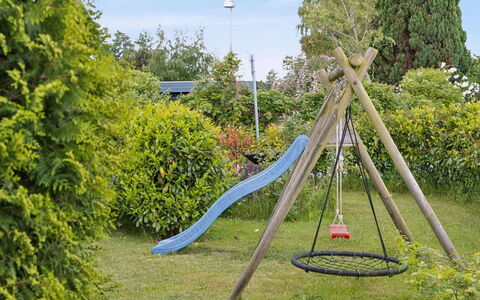Arise - 1.5Km from the Sea: Spielmittel, Spielplatz, Schwingen, Freizeit, Spielplatz Rutsche, Rutsche, Garten, Park, Schatten, Rasen