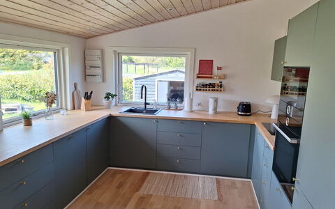 Arise - 1.5Km from the Sea: Flooring, Holz, Fussboden, Küche, Küchengerät, Cabinetry, Interior Design, Holzboden, Countertop, Möbel