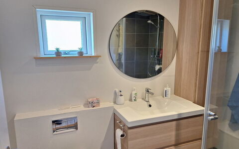 Arise - 1.5Km from the Sea: Flooring, Holz, Fussboden, Interior Design, Badezimmerschrank, Bad Sink, Armatur, Sinken, Spiegel, Installation