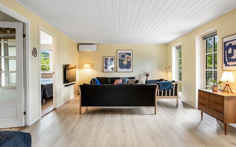 Chiuvana - 250M from the Sea: Flooring, Interior Design, Holzboden, Holz, Decke, Fussboden, Laminatboden, Zuhause, Möbel, Wohnzimmer