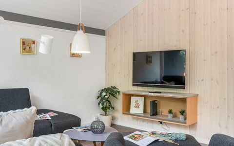 Sibyll - 1Km from the Sea: Interior Design, Möbel, Flooring, Wand, Holz, Decke, Fussboden, Zimmer, Light Fixture, Wohnzimmer
